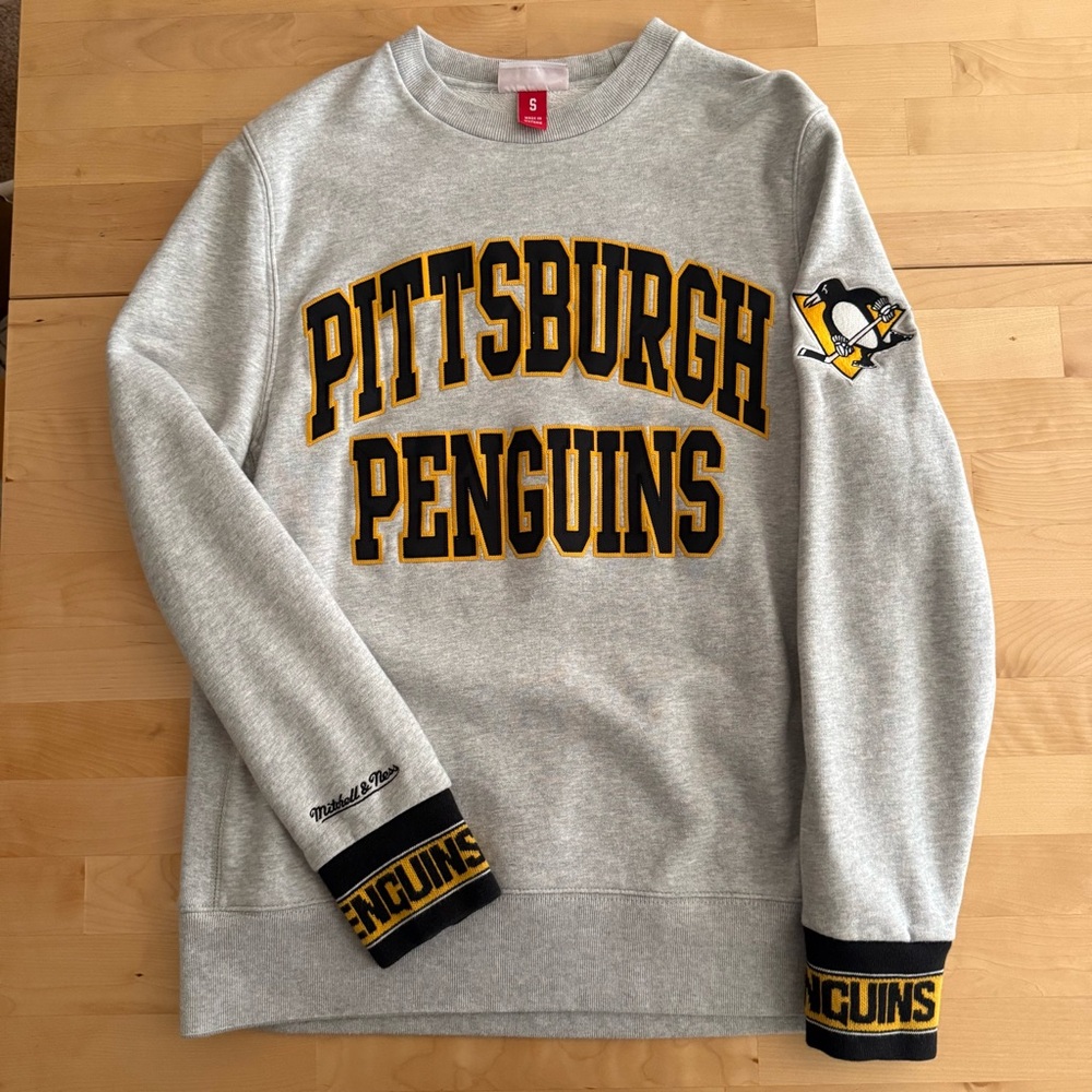 Mitchell & Ness Pittsburgh Penguins Sweatshirt - size small